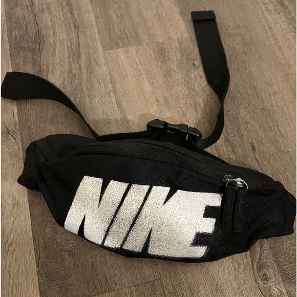 NIKE Fanny Pack - Picture 3 of 3